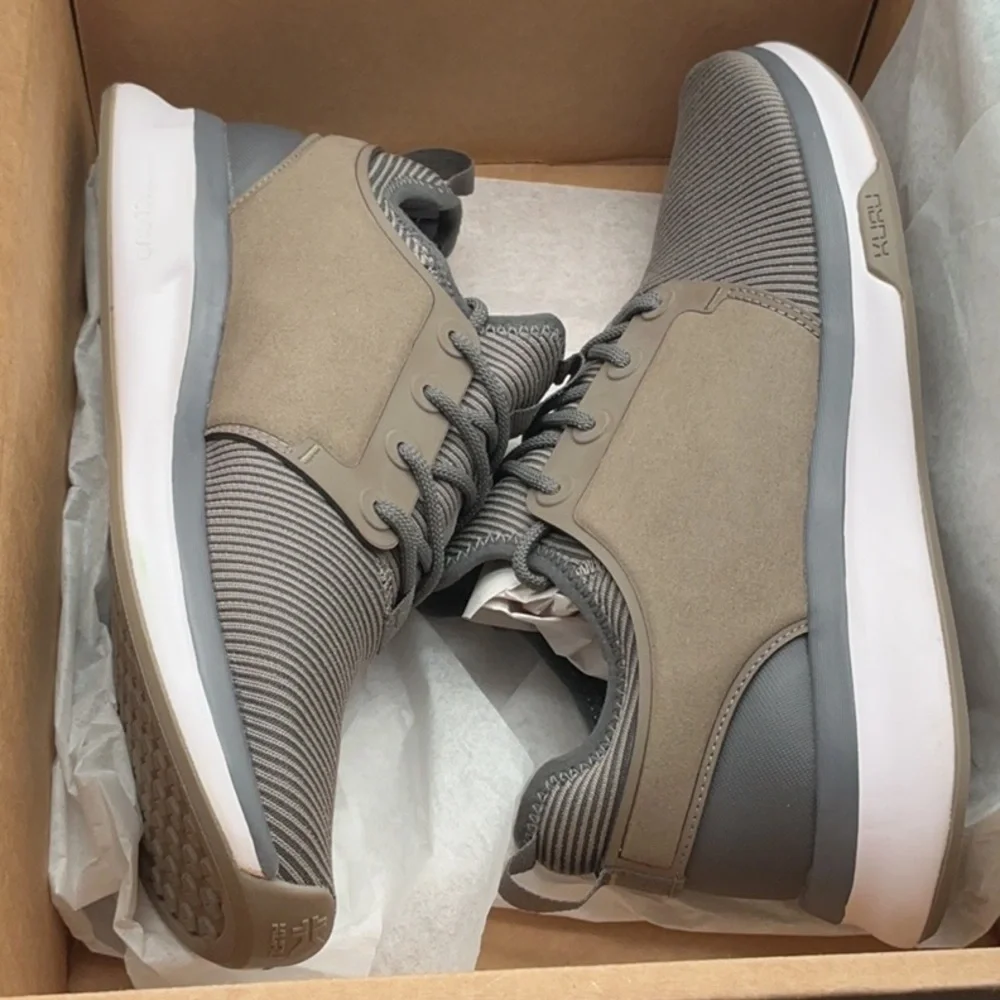 KURU stylish sneakers